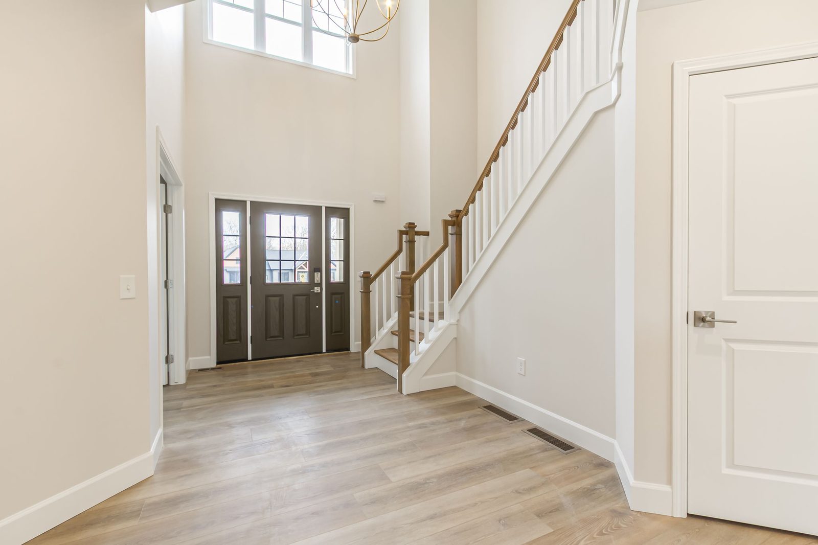 A two-storey in Canandaigua, Canandaigua, NY